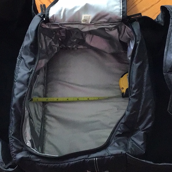 Case Logic soft-sided trunk organizer with cooler - Picture 4 of 6